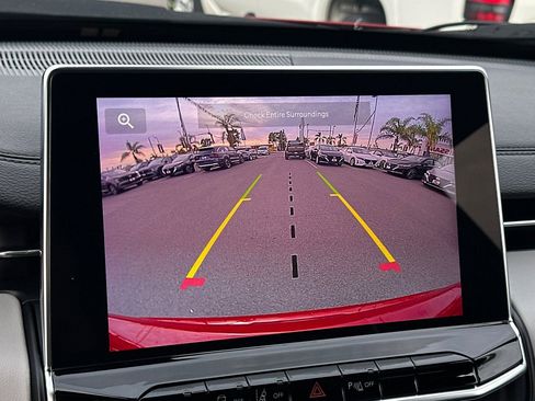 Used 2025 Jeep Compass Limited image 17