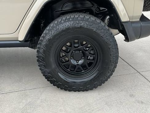 Used 2022 Jeep Wrangler Unlimited Sahara AWD/4WD image 21