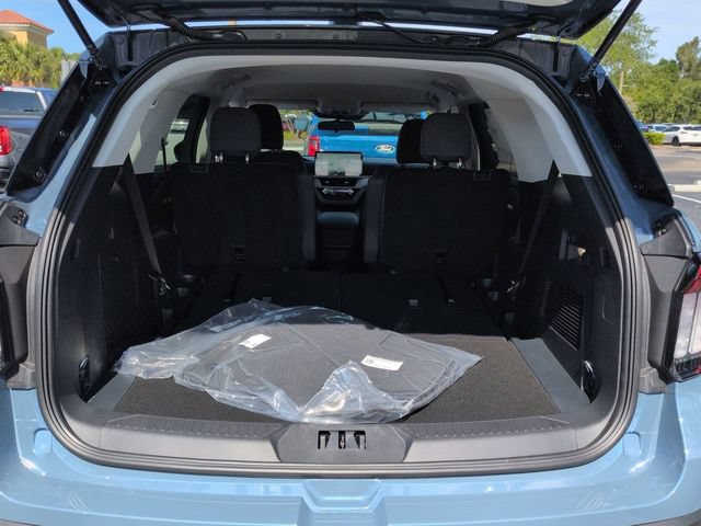 New 2026 Ford Explorer Active RWD image 13