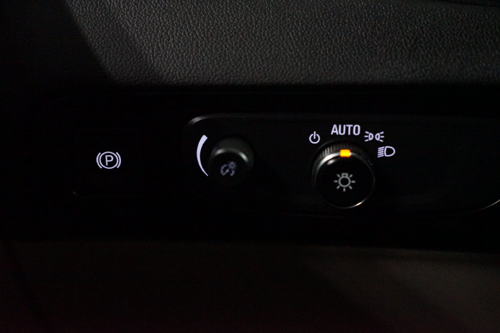 Used 2020 Buick Enclave Essence FWD image 23