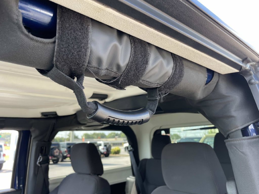 Used 2013 Jeep Wrangler Sport AWD/4WD image 36