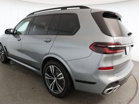 Used 2025 BMW X7 M60i image 6