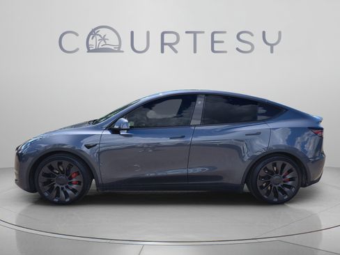 Used 2023 Tesla Model Y Performance AWD/4WD image 2