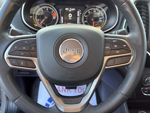 Used 2020 Jeep Cherokee Latitude Plus image 15