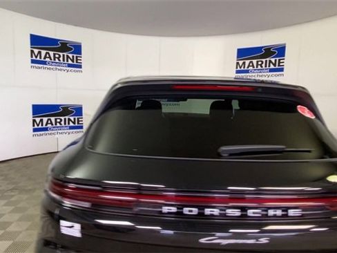 Used 2024 Porsche Cayenne S image 9