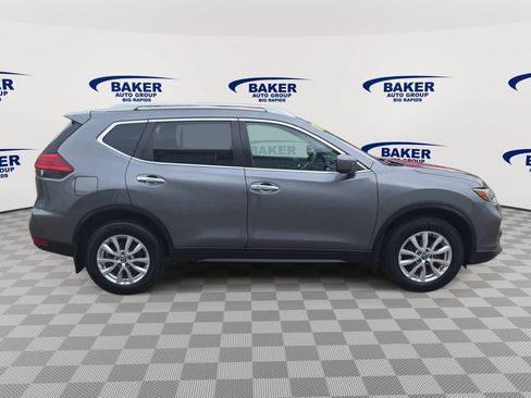Used 2017 Nissan Rogue SV AWD/4WD image 2