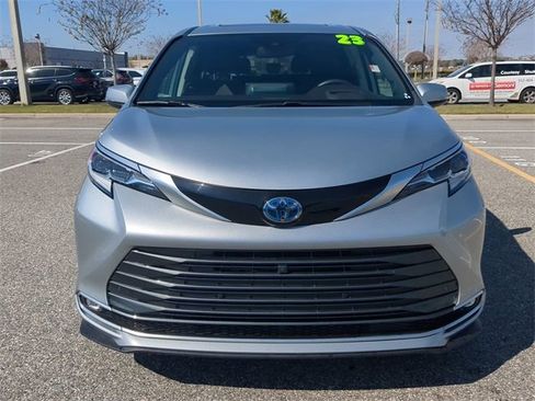Certified 2023 Toyota Sienna Platinum image 9