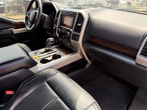 Used 2019 Ford F150 Lariat w/ Trailer Tow Package RWD image 17