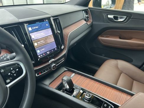 Certified 2025 Volvo XC60 B5 Plus image 19