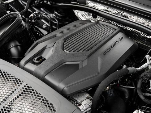 Used 2025 Porsche Macan image 29