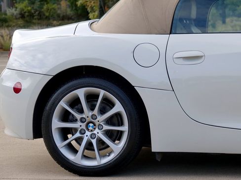 Used 2006 BMW Z4 3.0i image 25