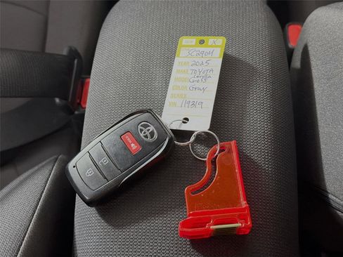 Used 2025 Toyota Corolla Cross LE image 31