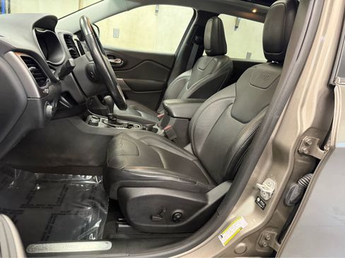 Used 2021 Jeep Cherokee Limited AWD/4WD image 9