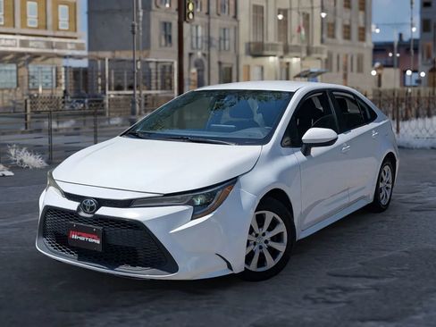 Used 2021 Toyota Corolla LE FWD image 3