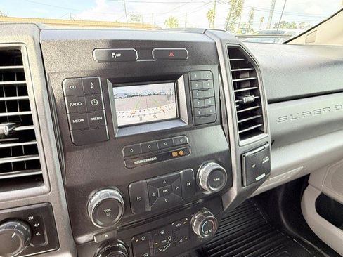 Used 2017 Ford F250 XL w/ Power Equipment Group AWD/4WD image 18