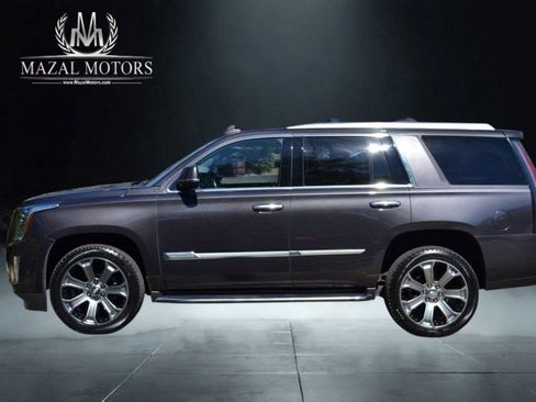 Used 2018 Cadillac Escalade Luxury AWD/4WD image 9