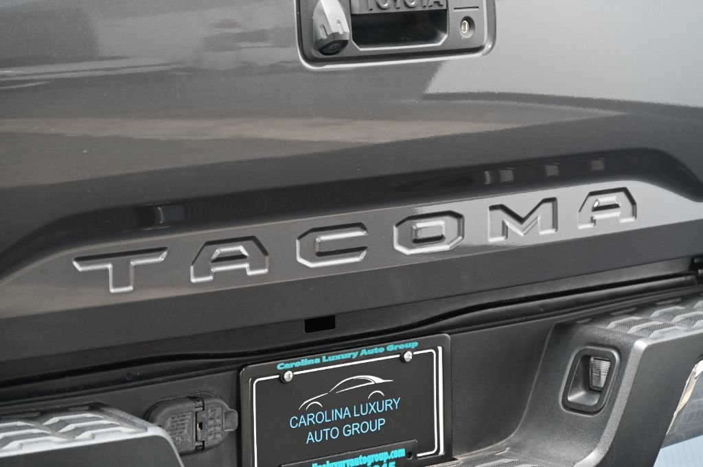 Used 2018 Toyota Tacoma SR5 AWD/4WD image 15