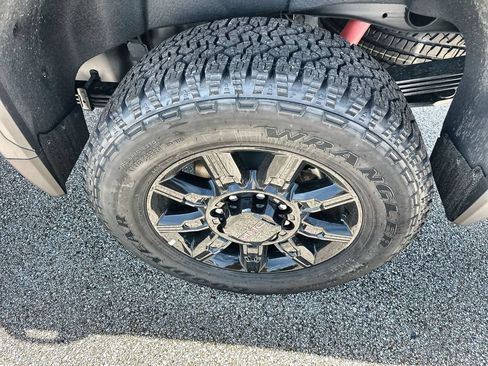 New 2026 GMC Sierra 2500 AT4 w/ AT4 Premium Plus Package AWD/4WD image 12