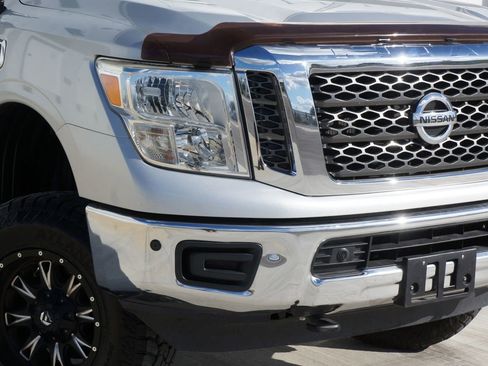 Used 2018 Nissan Titan SV w/ SV Convenience Package image 17