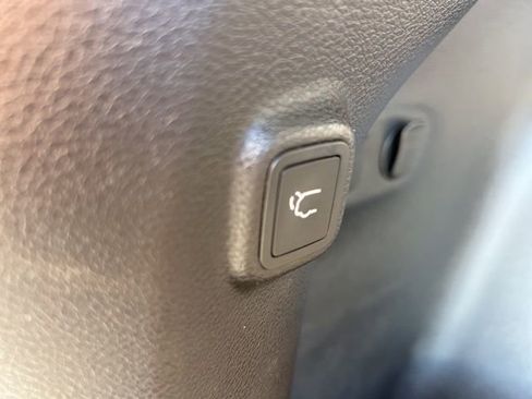 Used 2019 Jeep Cherokee Latitude Plus image 17