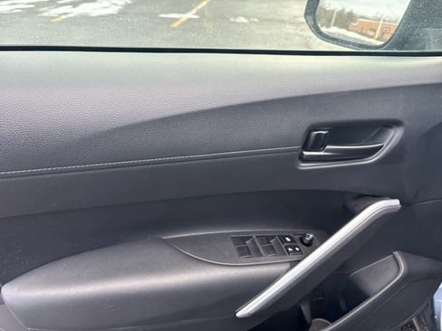 Used 2024 Toyota Corolla Cross LE image 16