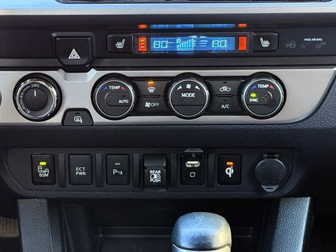 Used 2019 Toyota Tacoma Limited image 11