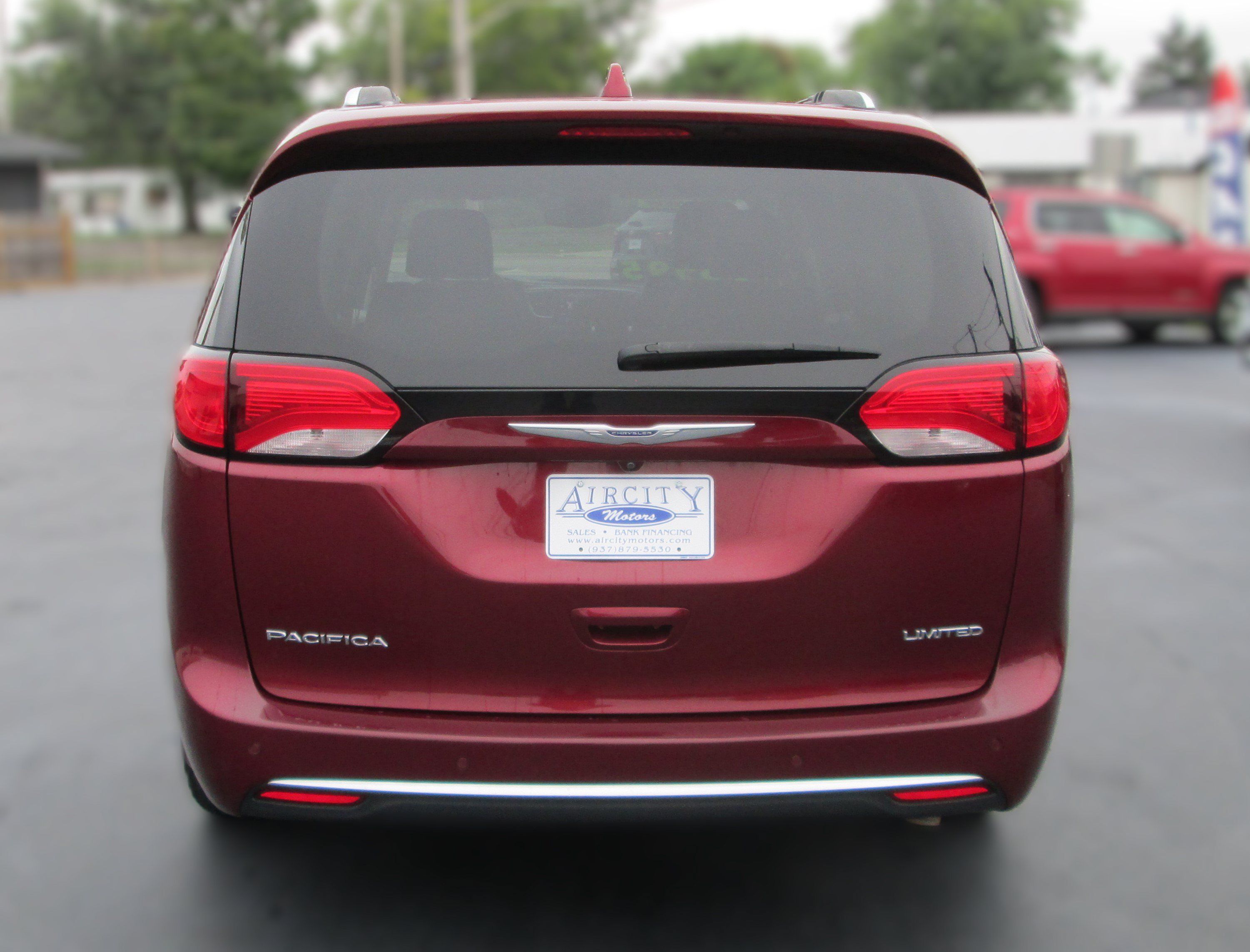 Used 2019 Chrysler Pacifica Limited w/ Advanced Safetytec Group FWD image 8