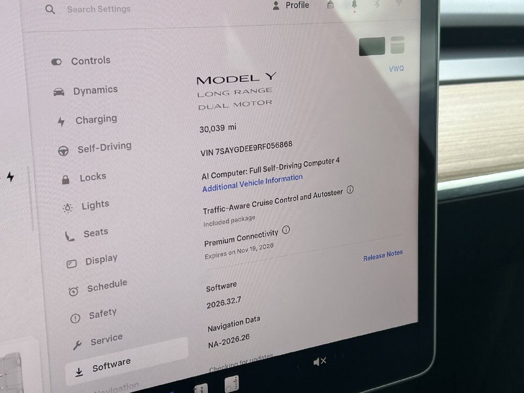 Used 2024 Tesla Model Y Long Range AWD/4WD image 28