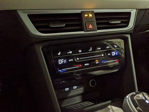 New 2026 Volkswagen Taos SE image 18