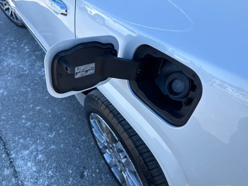 Certified 2023 GMC Acadia Denali image 9