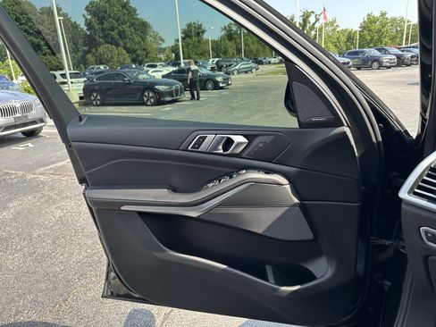 Used 2019 BMW X5 xDrive40i w/ M Sport Package AWD/4WD image 16