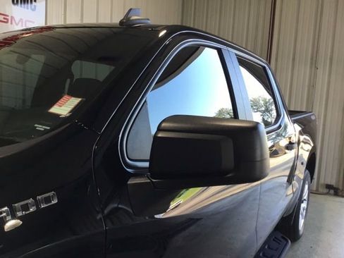 Used 2020 Chevrolet Silverado 1500 Custom w/ Custom Value Package image 11