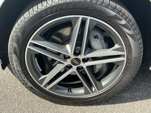 Used 2025 Audi Q5 e Premium image 10