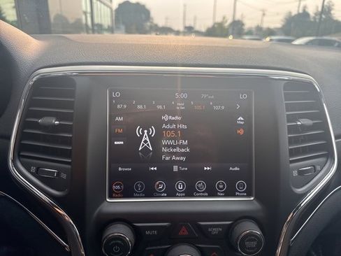 Used 2018 Jeep Grand Cherokee Limited image 13