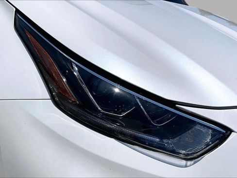 Used 2021 Toyota Highlander Limited FWD image 26