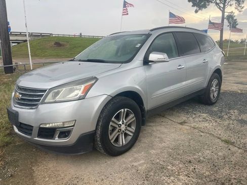 Used 2017 Chevrolet Traverse LT FWD image 1