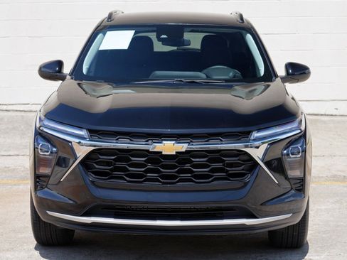 Used 2025 Chevrolet Trax LT w/ LT Convenience Package FWD image 40