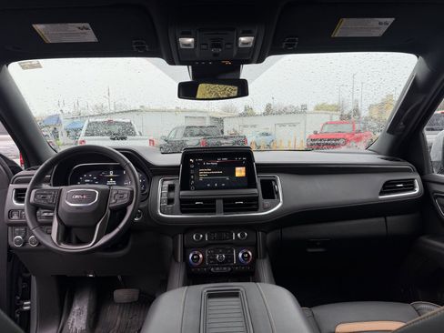 Used 2024 GMC Yukon AT4 w/ Technology Package image 11