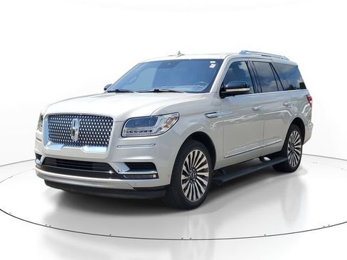 Used 2019 Lincoln Navigator Reserve AWD/4WD image 2