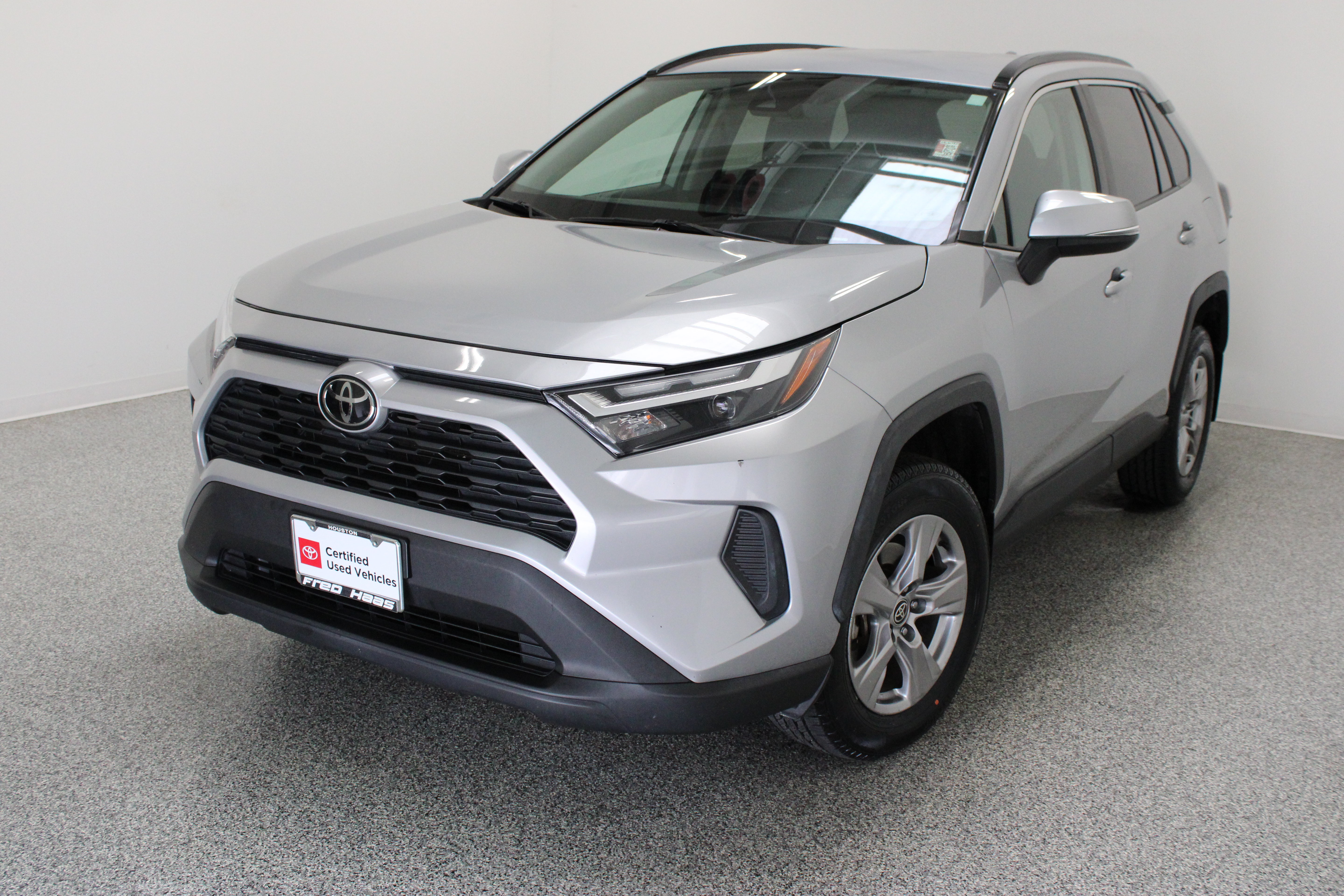 Certified 2022 Toyota RAV4 XLE AWD/4WD image 2