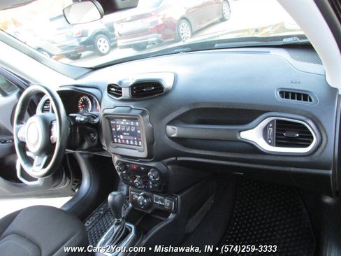 Used 2019 Jeep Renegade Latitude w/ Cold Weather Group image 20