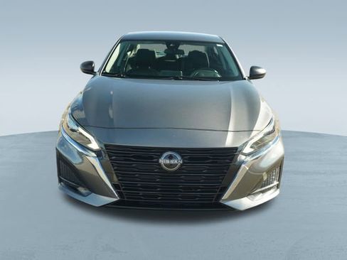 Used 2024 Nissan Altima 2.5 SV image 2