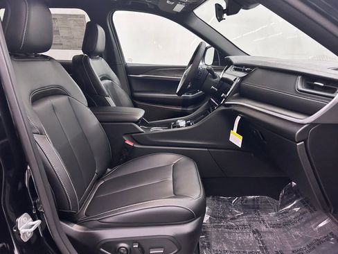 New 2026 Jeep Grand Cherokee Limited image 17