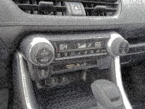 Used 2022 Toyota RAV4 LE image 15