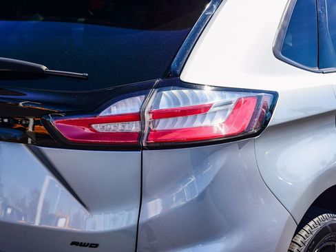 Used 2023 Ford Edge SE w/ Black Appearance Package image 7