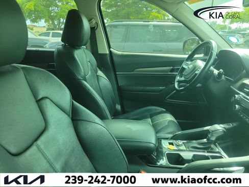 Used 2020 Kia Telluride SX w/ Towing Package FWD image 9