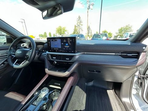 Used 2025 Ford Explorer Platinum AWD/4WD image 36