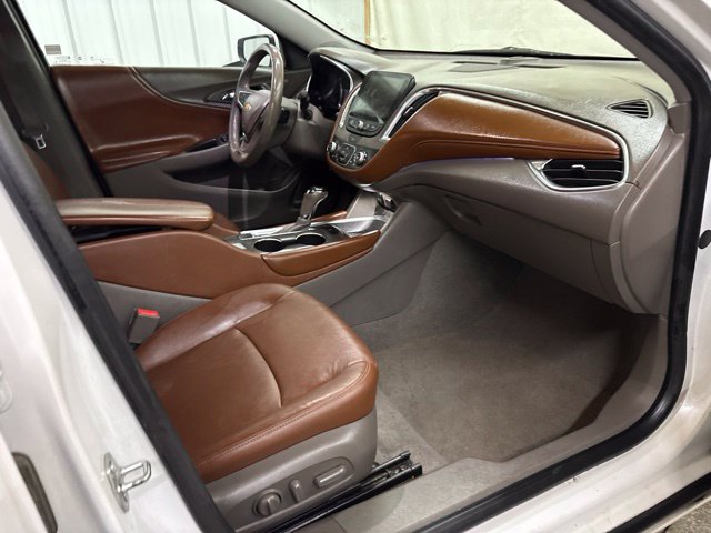 Used 2018 Chevrolet Malibu LT w/ Leather Package FWD image 20
