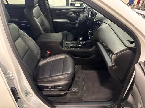 Used 2023 Chevrolet Traverse LT w/ LT Premium Package AWD/4WD image 37