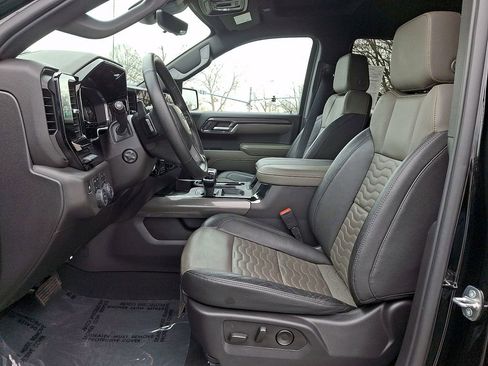 Used 2024 Chevrolet Silverado 1500 ZR2 w/ Technology Package image 13